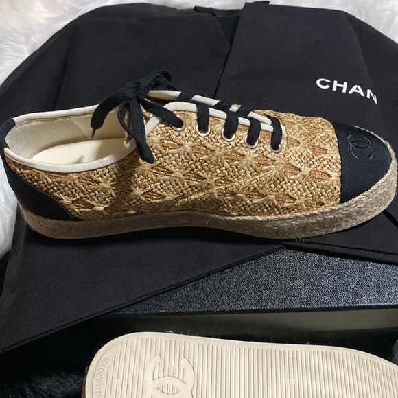 Chanel shoes - Picture 8 of 13